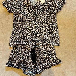 Summer PJs Sooooocute. XL ( they are a smaller XL). Smoke free home and pet free